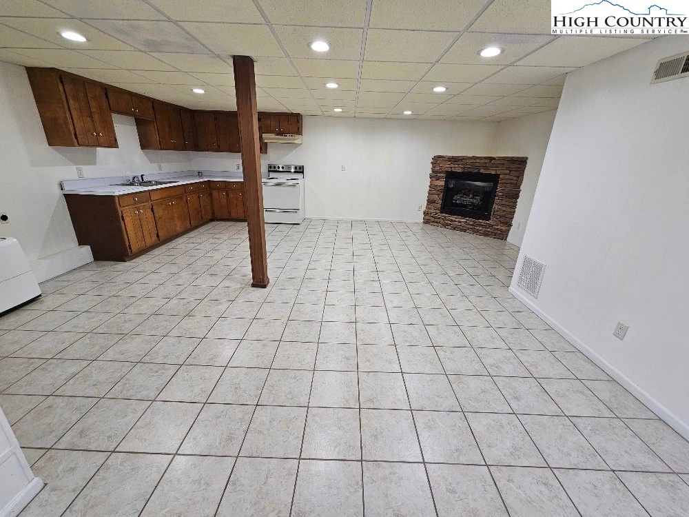 Image number 3 for the current listing