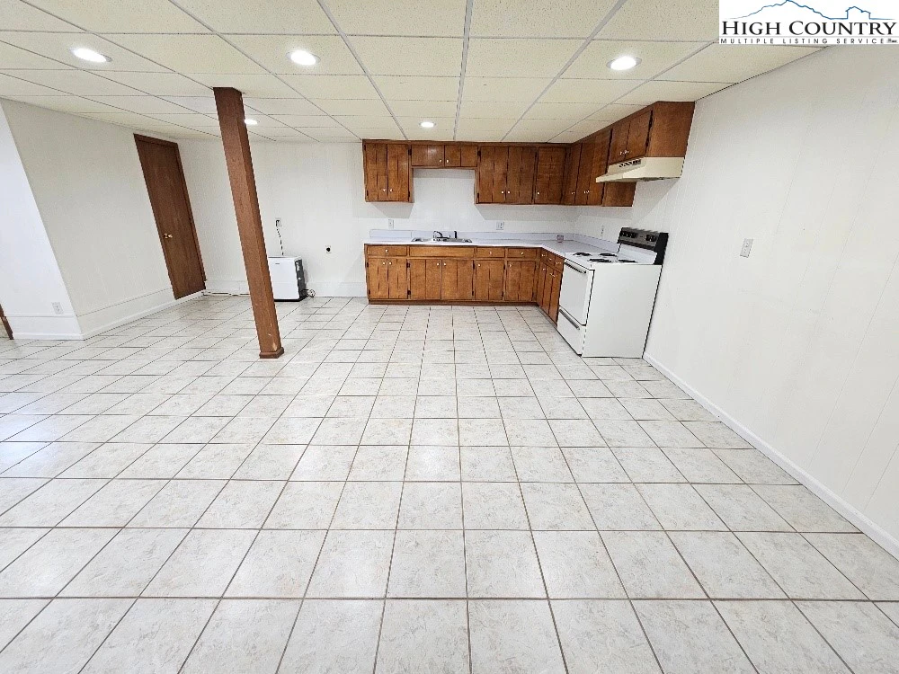 Image number 4 for the current listing