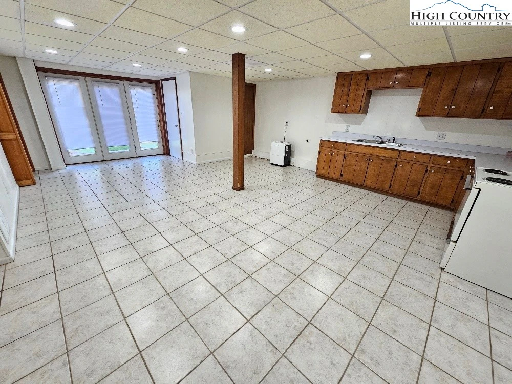 Image number 5 for the current listing