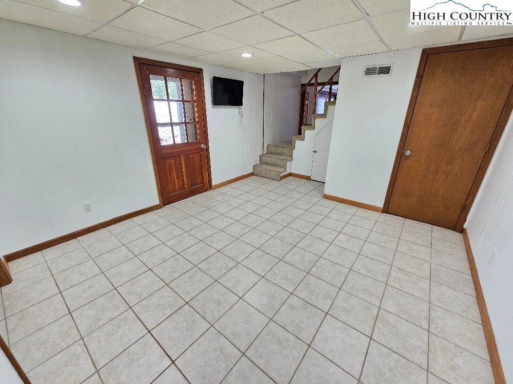 Image number 7 for the current listing