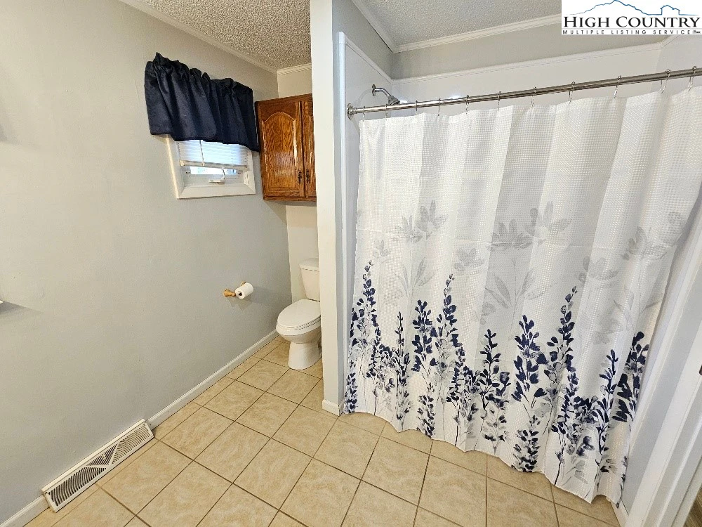 Image number 2 for the current listing