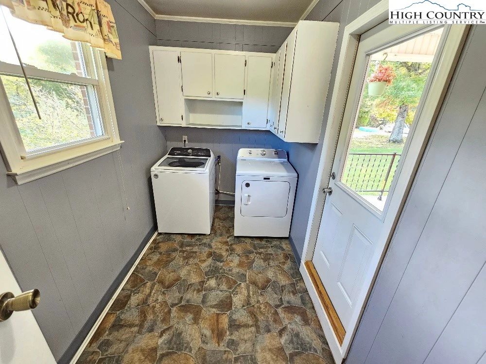 Image number 11 for the current listing