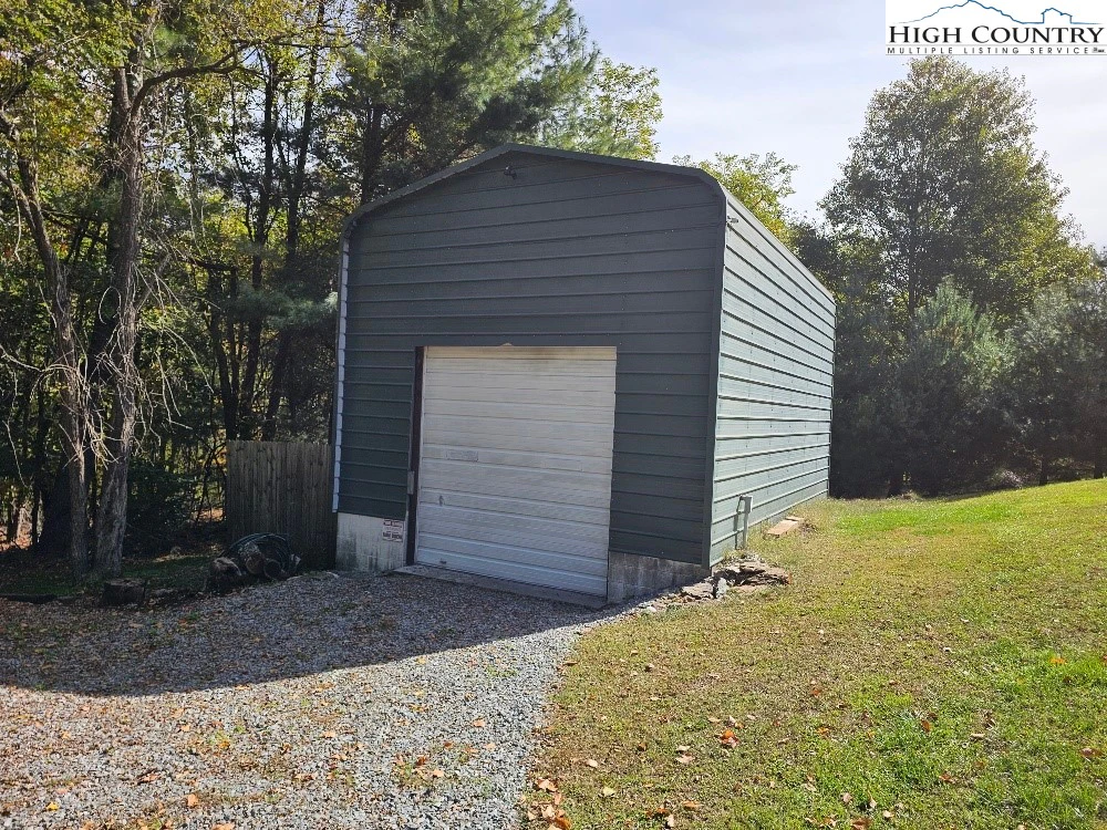 Image number 14 for the current listing