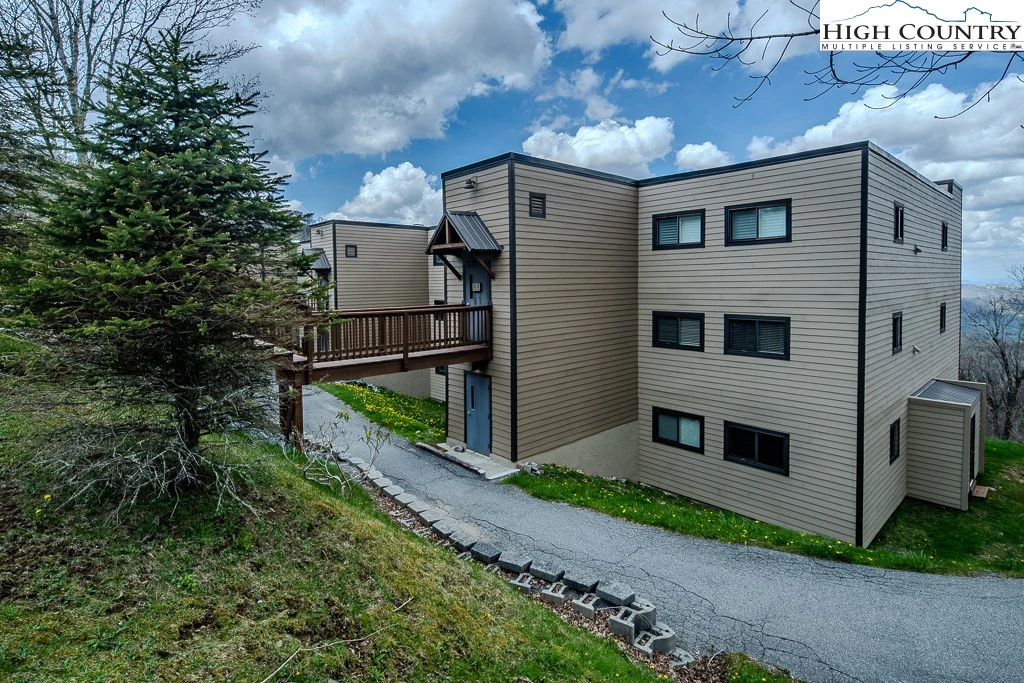 Image number 1 for the current listing