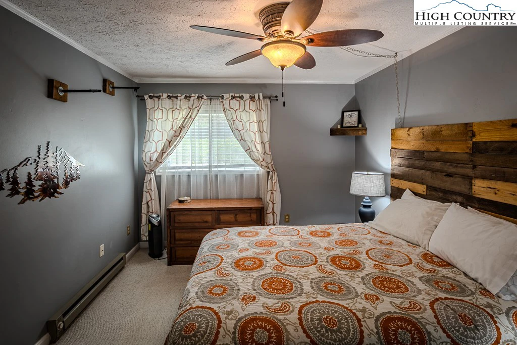 Image number 7 for the current listing