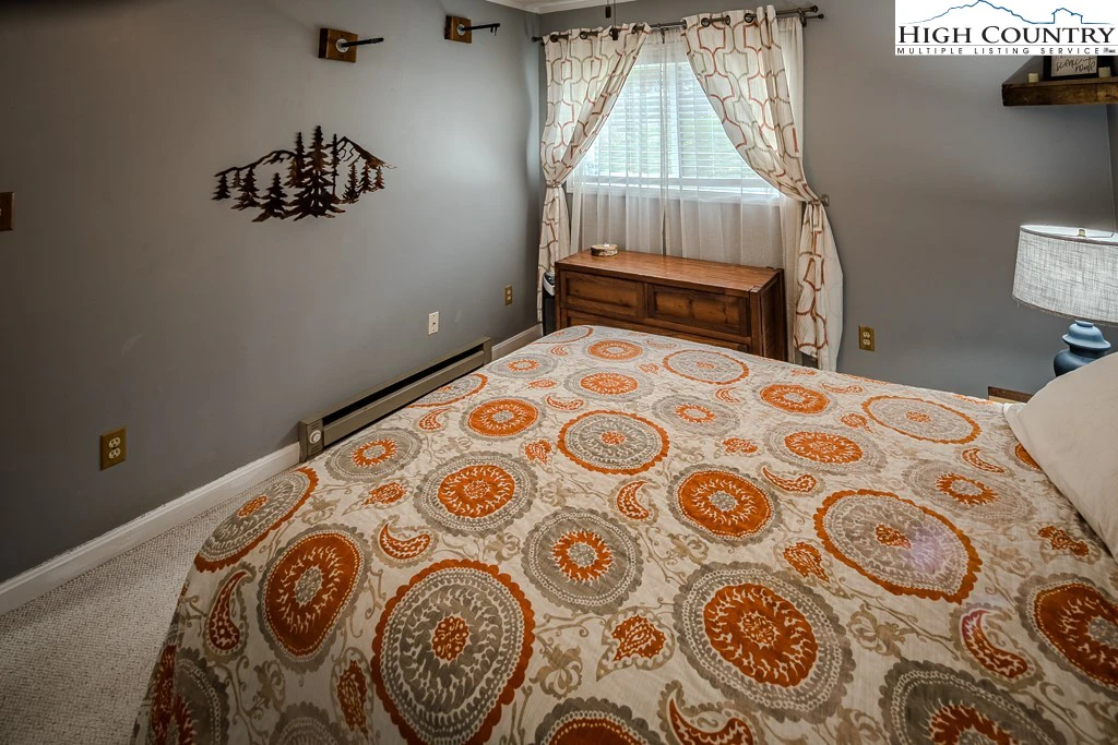 Image number 8 for the current listing