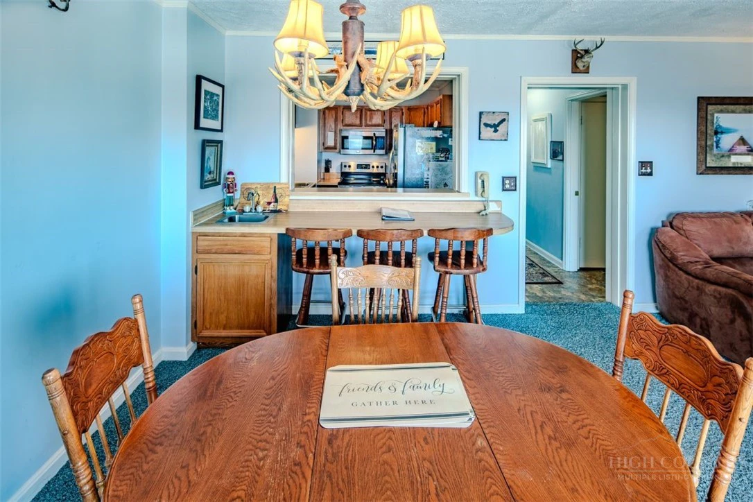 Image number 4 for the current listing