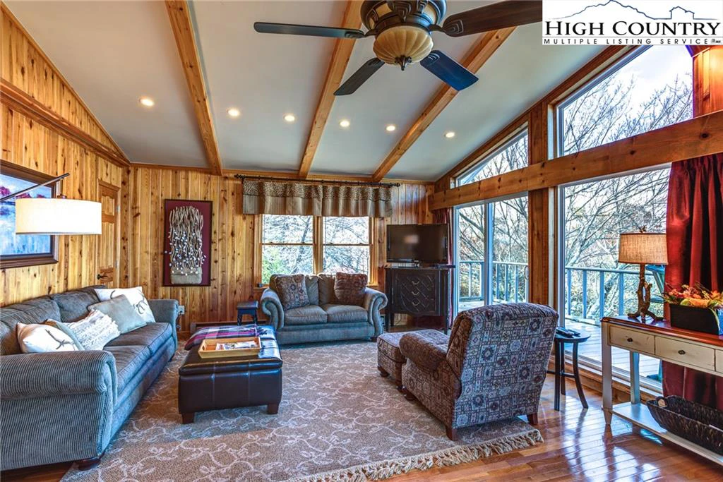 Image number 21 for the current listing