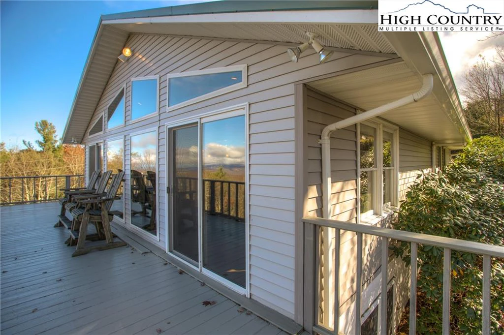Image number 17 for the current listing