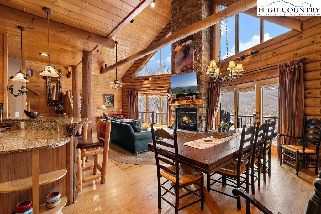 Image number 18 for the current listing