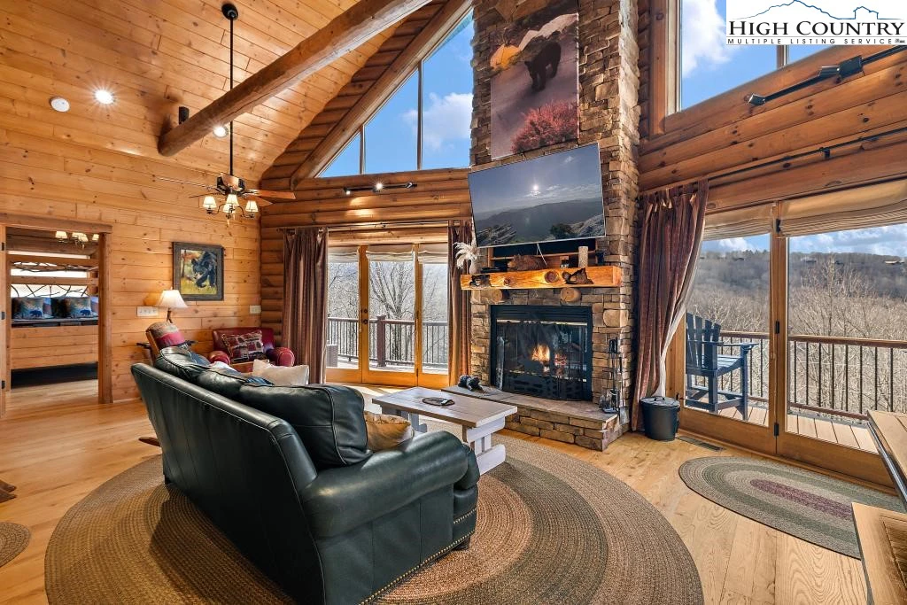 Image number 17 for the current listing