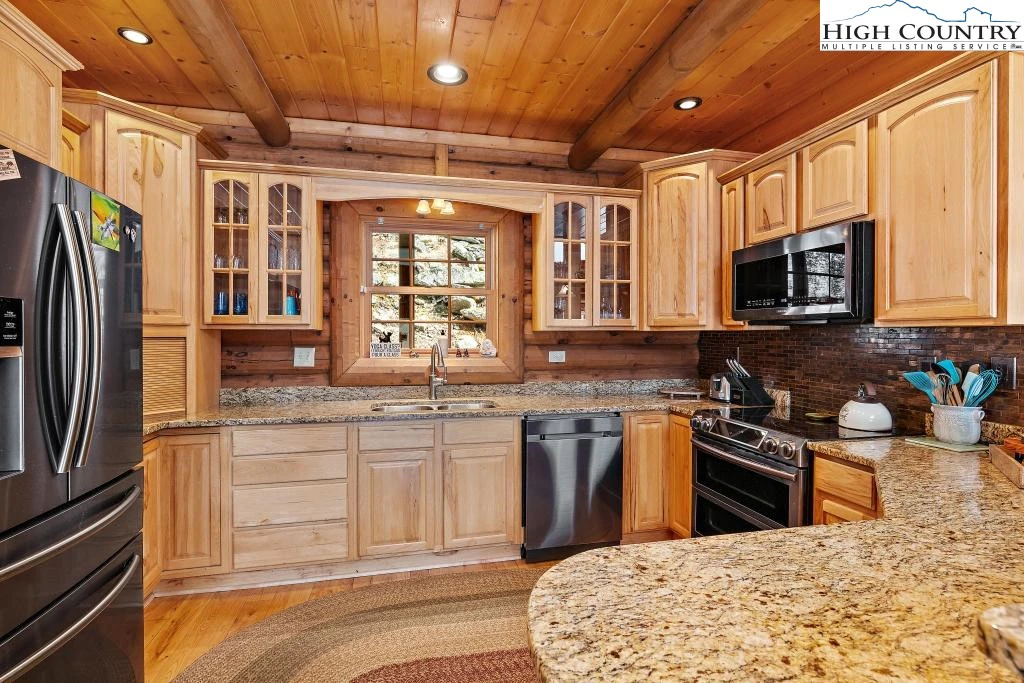 Image number 2 for the current listing