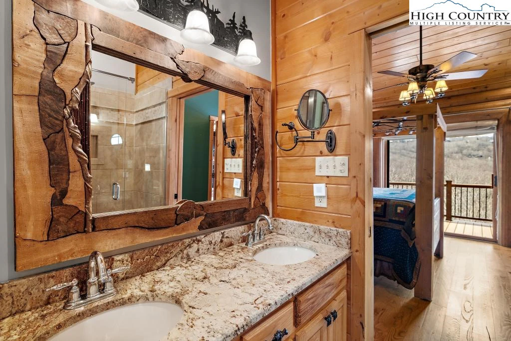 Image number 6 for the current listing