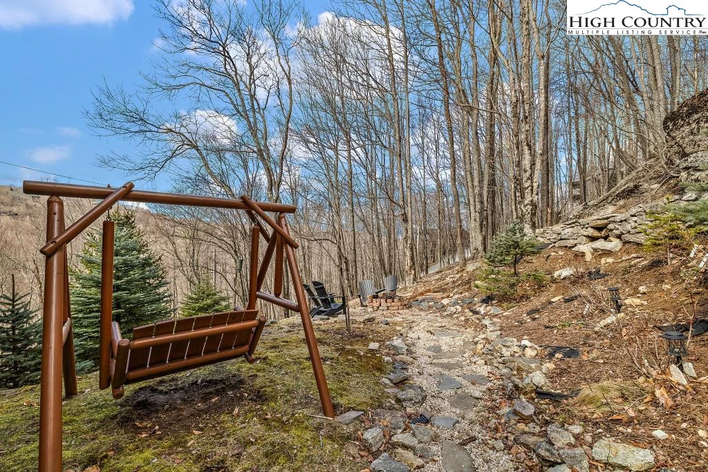 Image number 1 for the current listing