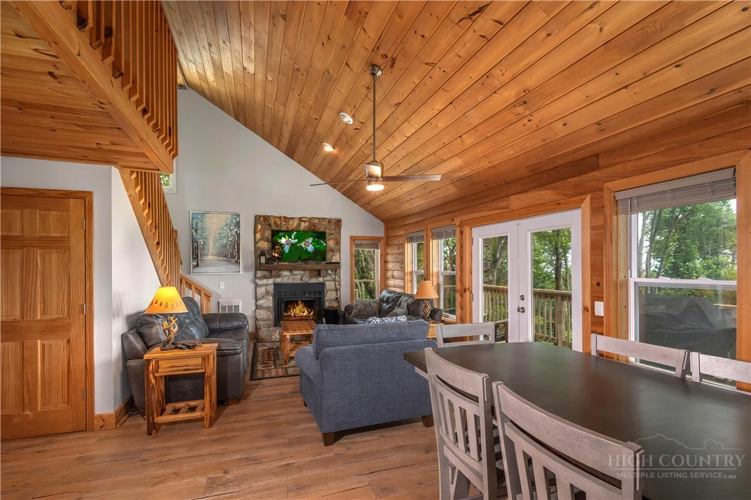 Image number 4 for the current listing