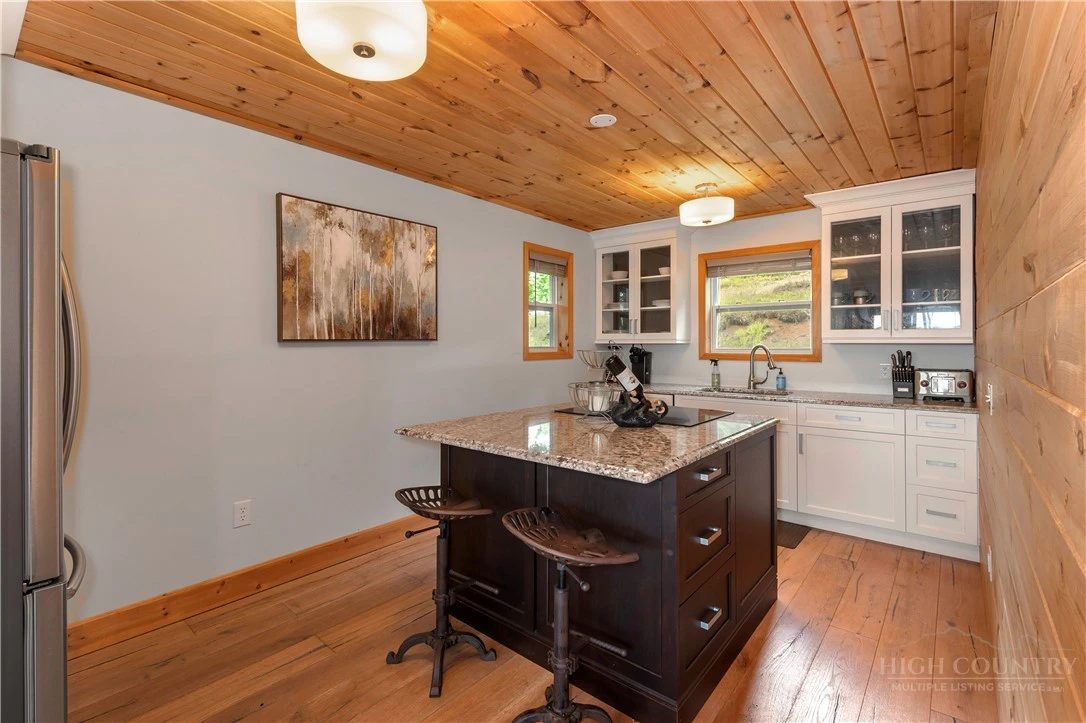 Image number 12 for the current listing