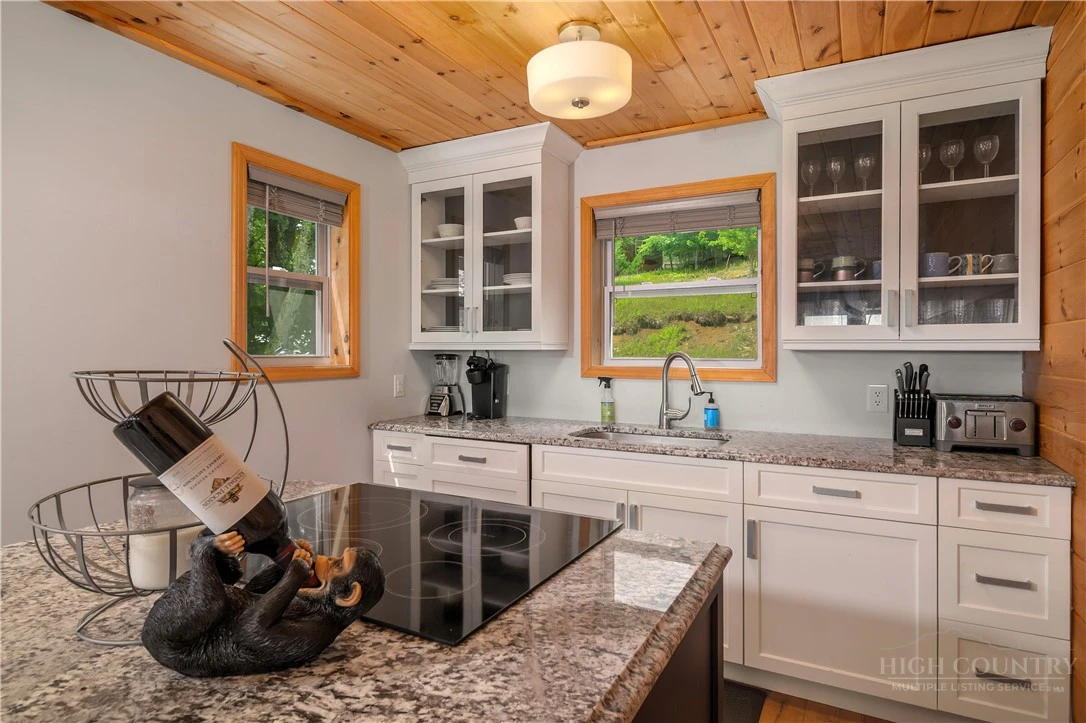 Image number 14 for the current listing