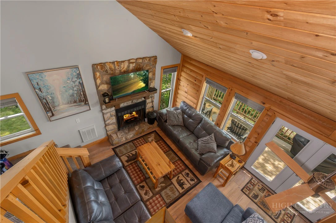 Image number 17 for the current listing