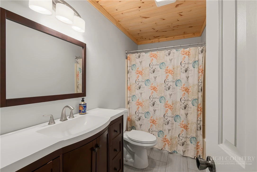 Image number 21 for the current listing