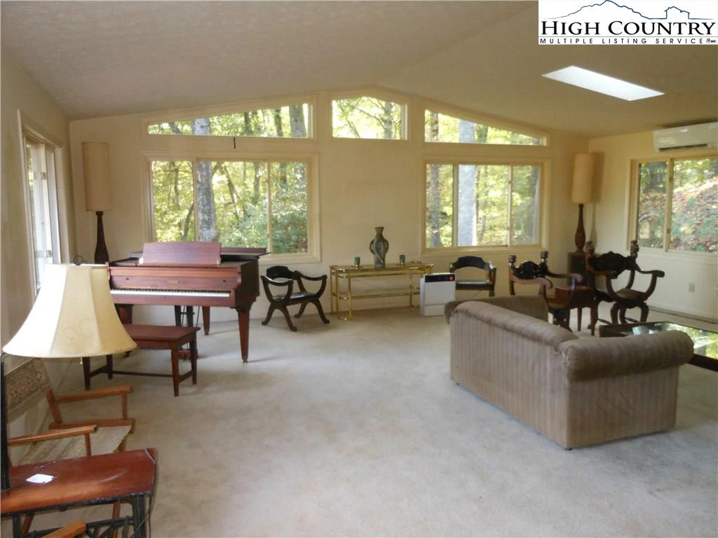 Image number 23 for the current listing