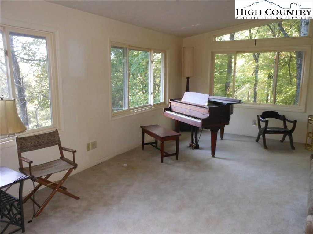 Image number 21 for the current listing