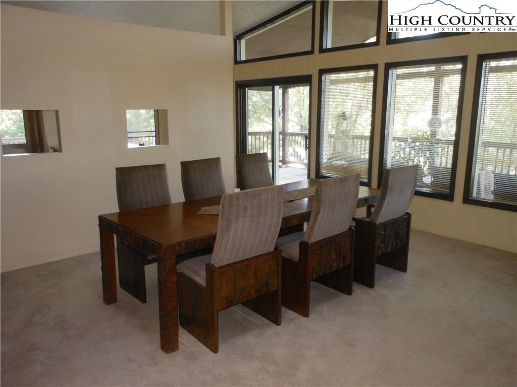 Image number 20 for the current listing