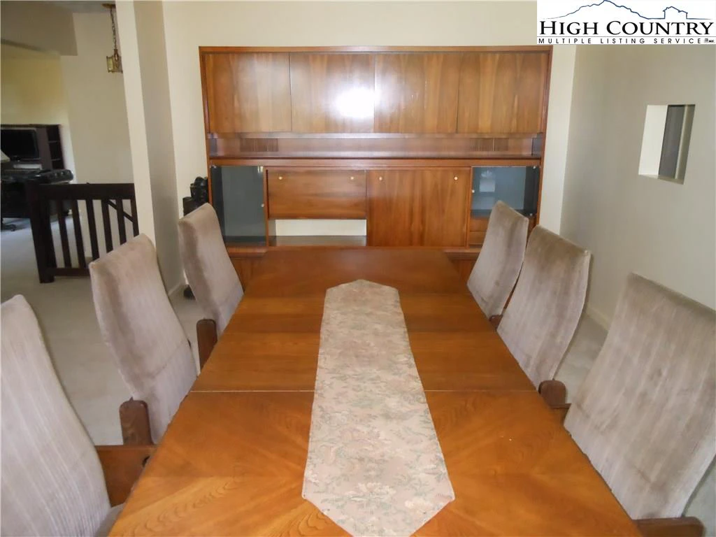 Image number 19 for the current listing