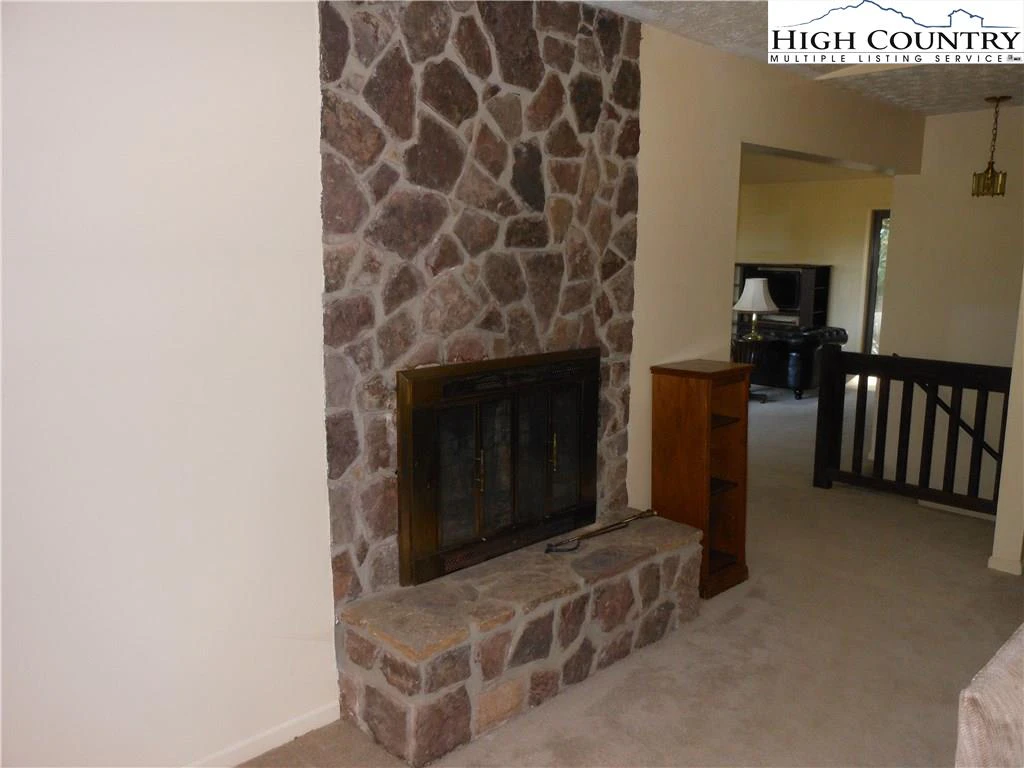 Image number 10 for the current listing