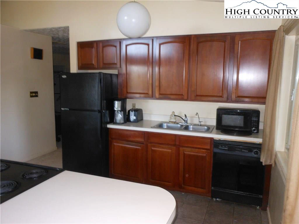 Image number 4 for the current listing