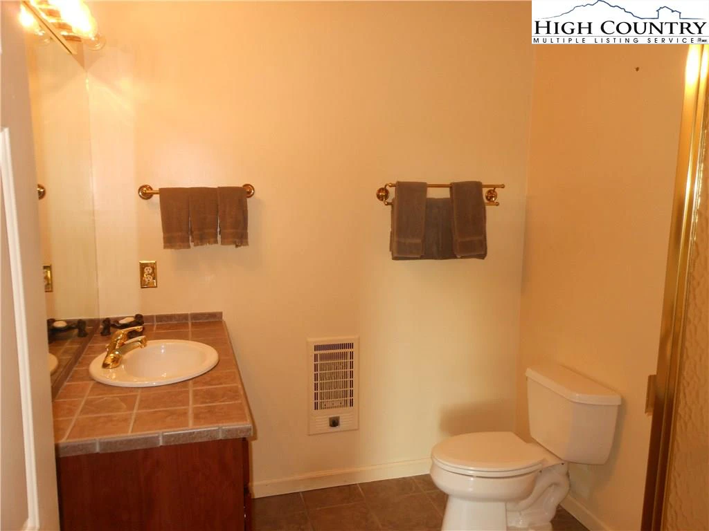 Image number 6 for the current listing