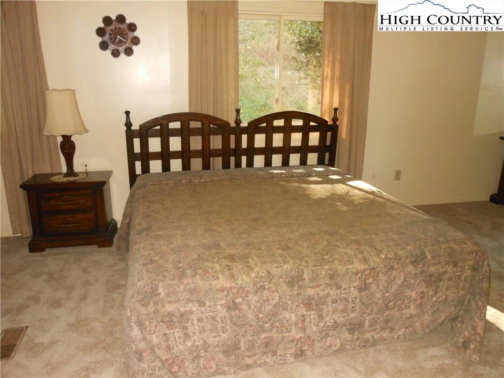 Image number 7 for the current listing