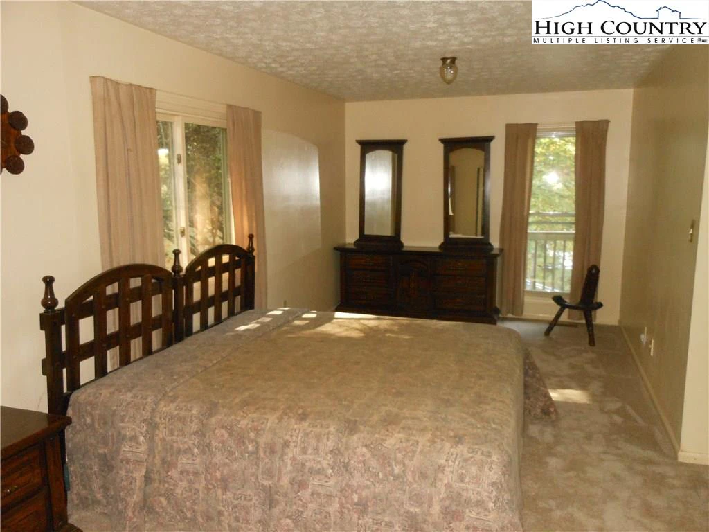 Image number 8 for the current listing