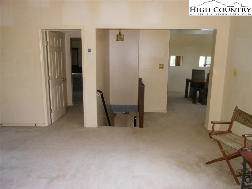 Image number 9 for the current listing