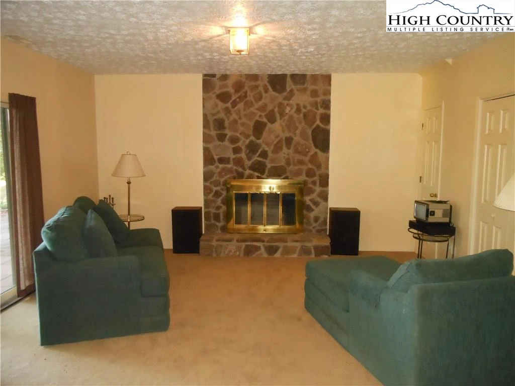 Image number 2 for the current listing
