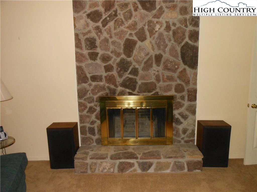 Image number 11 for the current listing