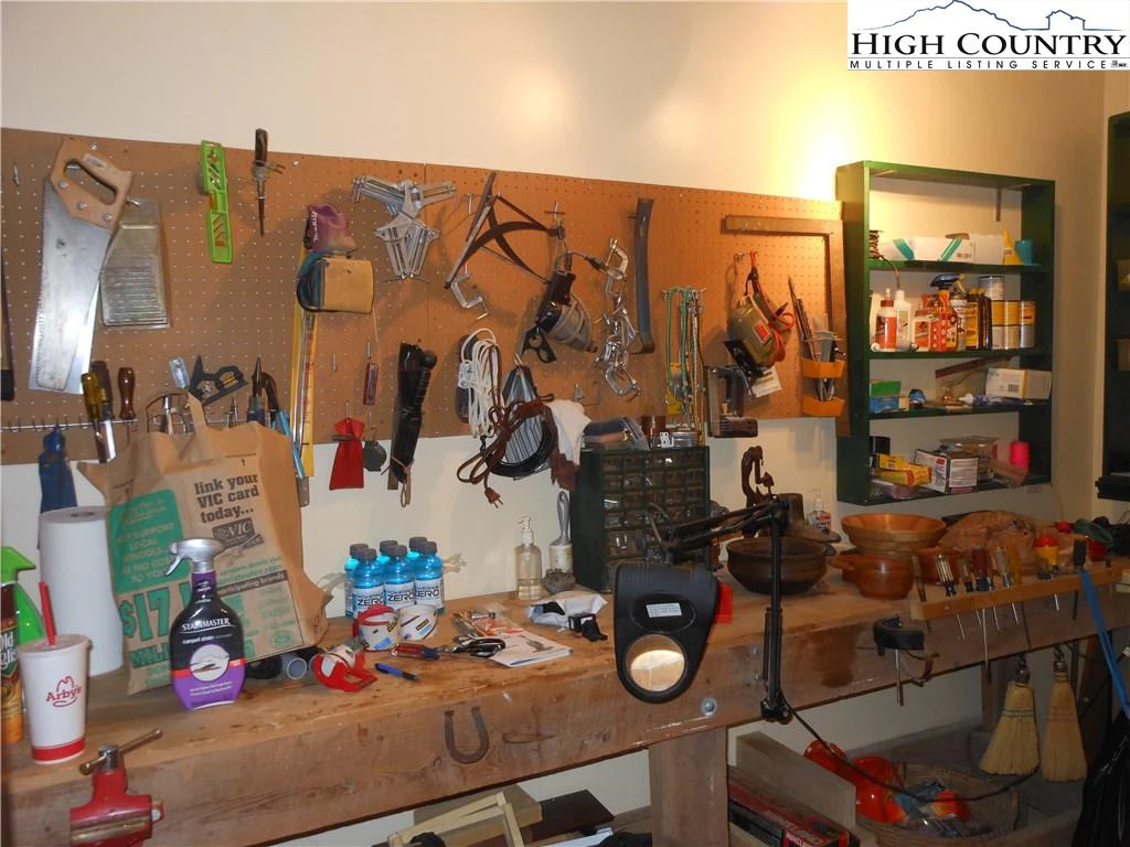Image number 14 for the current listing