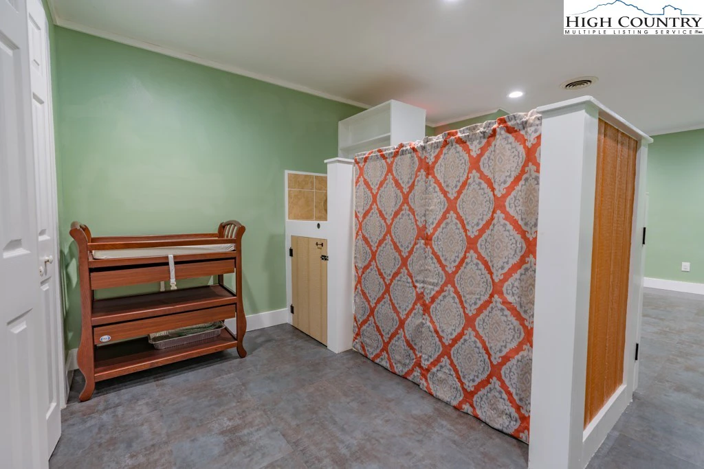 Image number 3 for the current listing