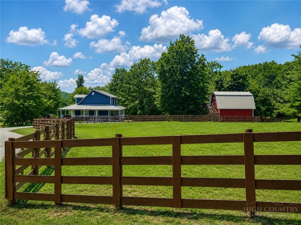 Image number 14 for the current listing