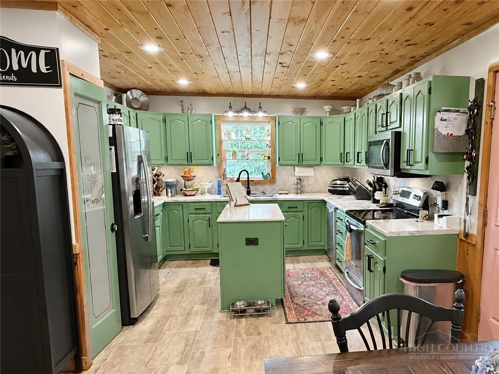 Image number 18 for the current listing