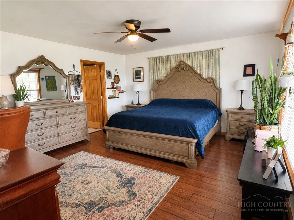 Image number 20 for the current listing