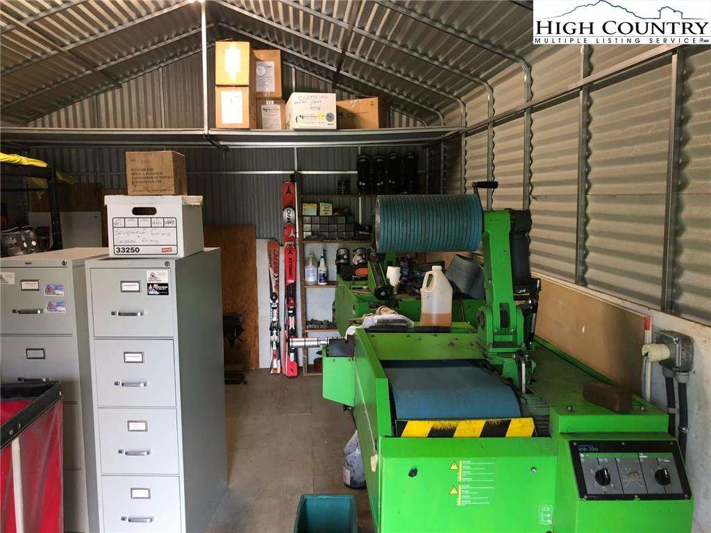 Image number 9 for the current listing