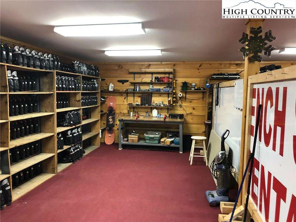 Image number 17 for the current listing