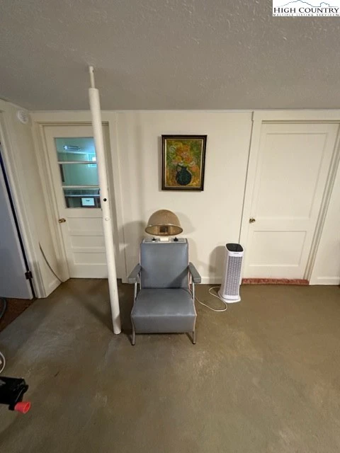 Image number 6 for the current listing