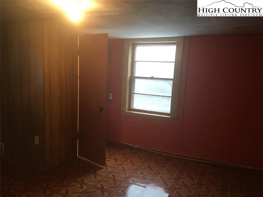 Image number 3 for the current listing