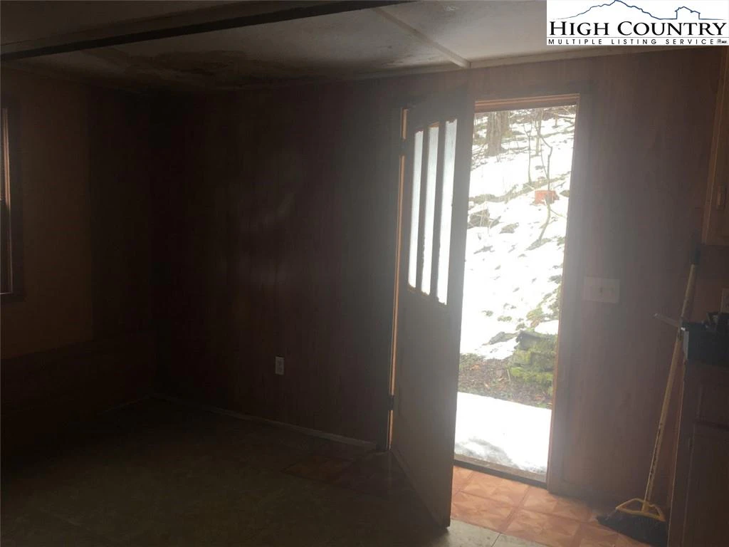 Image number 4 for the current listing
