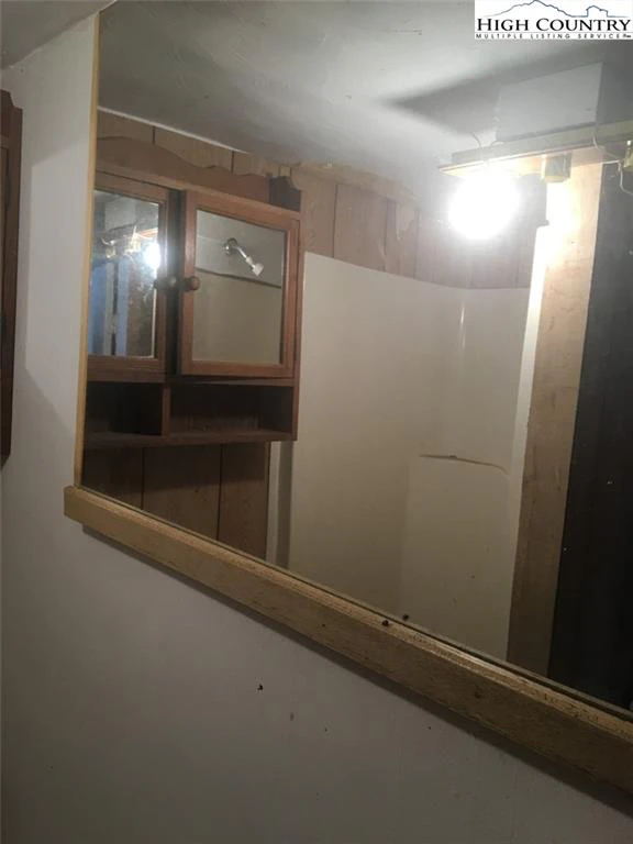 Image number 9 for the current listing