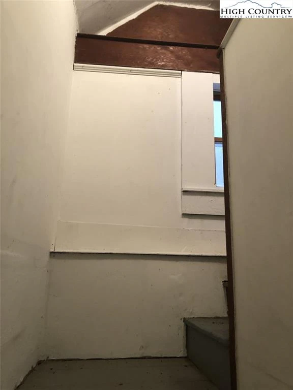 Image number 12 for the current listing