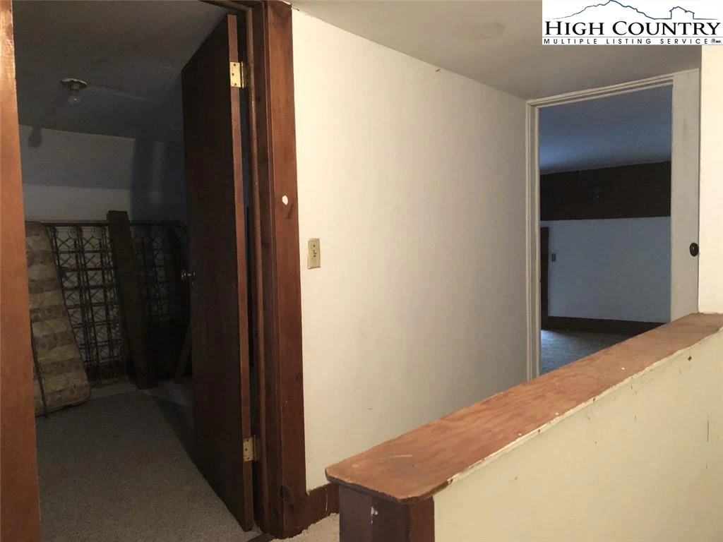 Image number 13 for the current listing