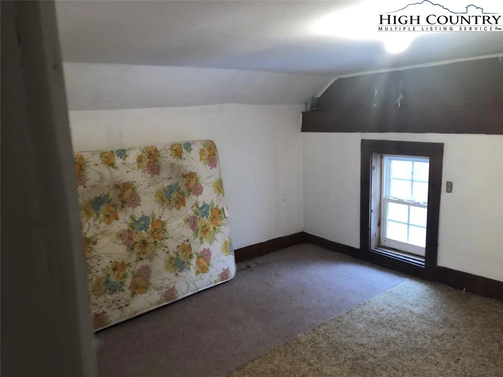 Image number 14 for the current listing