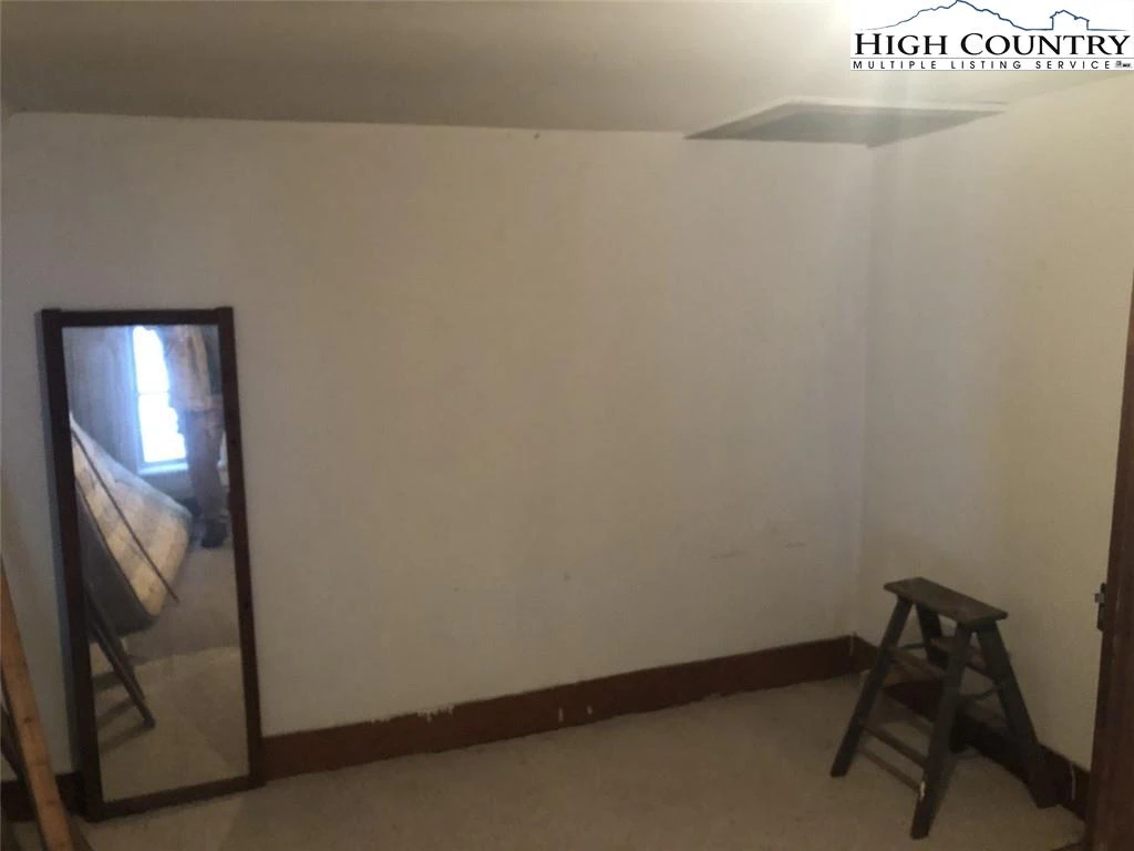 Image number 17 for the current listing
